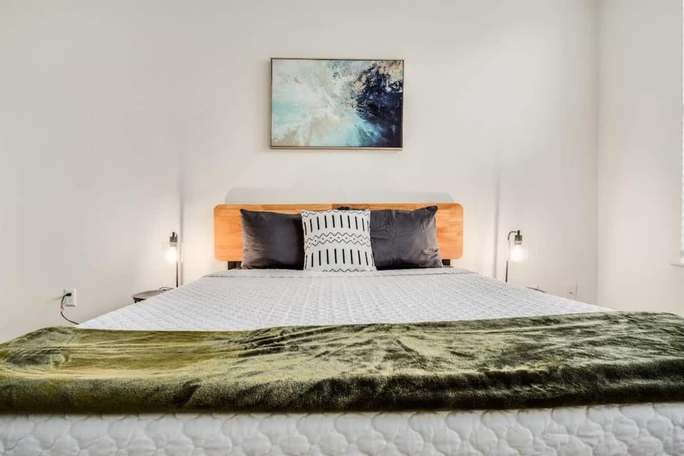 Boulevard Stays Walk to Downtown 1BR SoCo Pool Parking Gym 04 Apartment in Austin