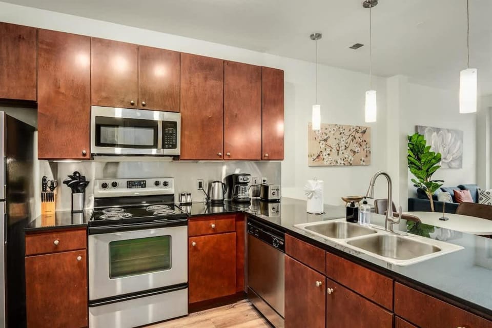 Boulevard Stays Walk to Downtown 2BR SoCo Pool Parking Gym 05 Apartment in Austin