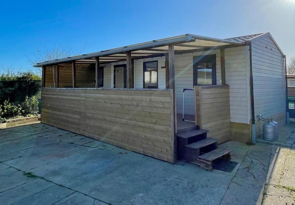 Les Pieds dans le Sable Campground/ 
RV Resort in Ploemeur