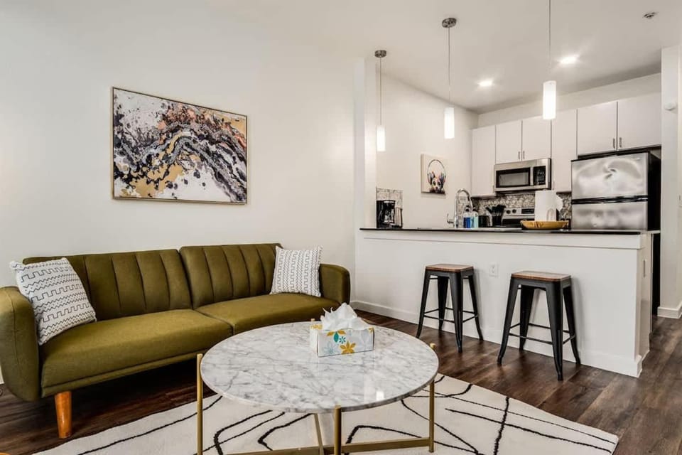 Boulevard Stays Walk to Downtown 1BR SoCo Pool Parking Gym 07 Apartment in Austin