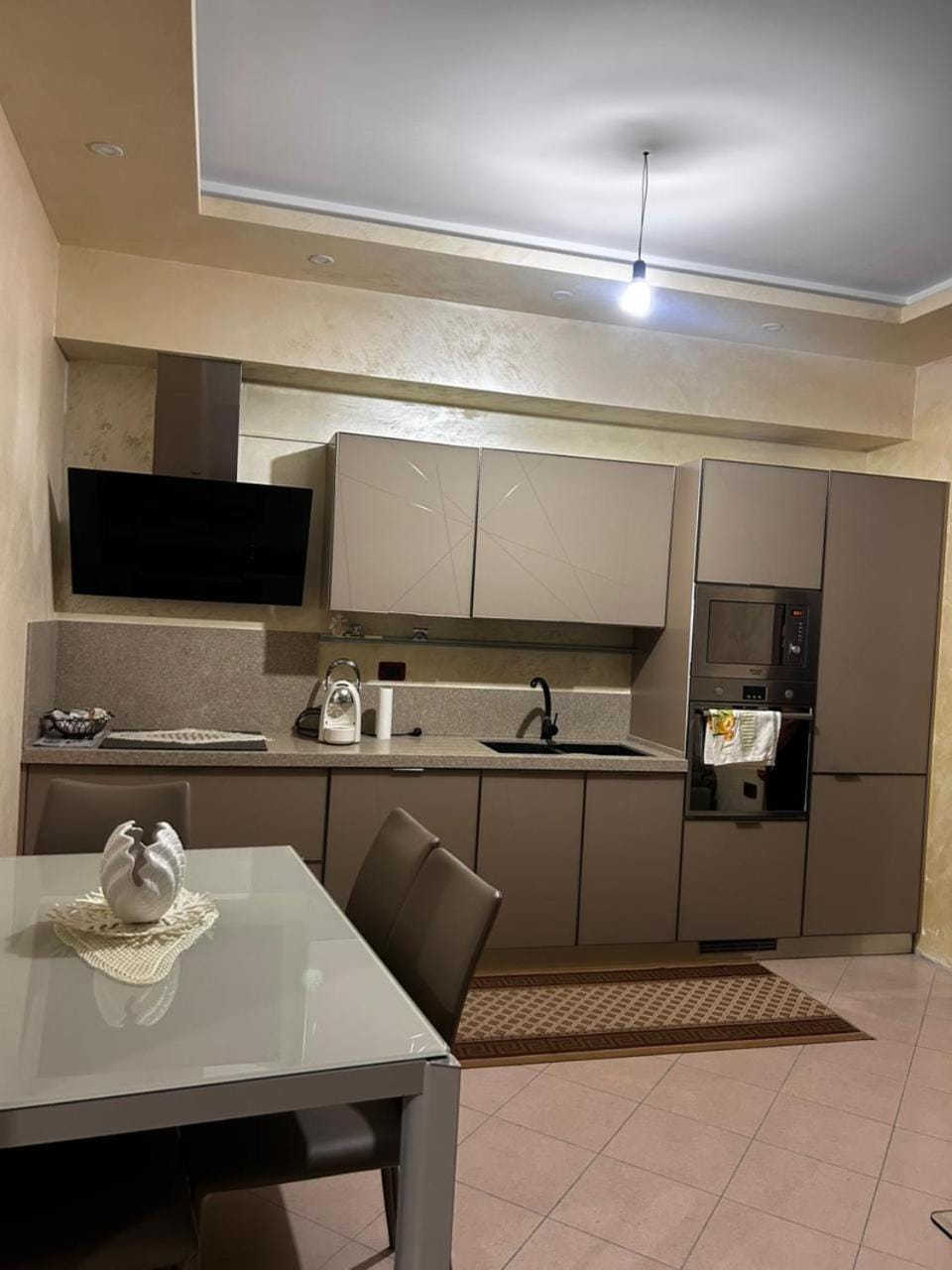 TV and multimedia, Kitchen or kitchenette, Dining area, minibar, oven