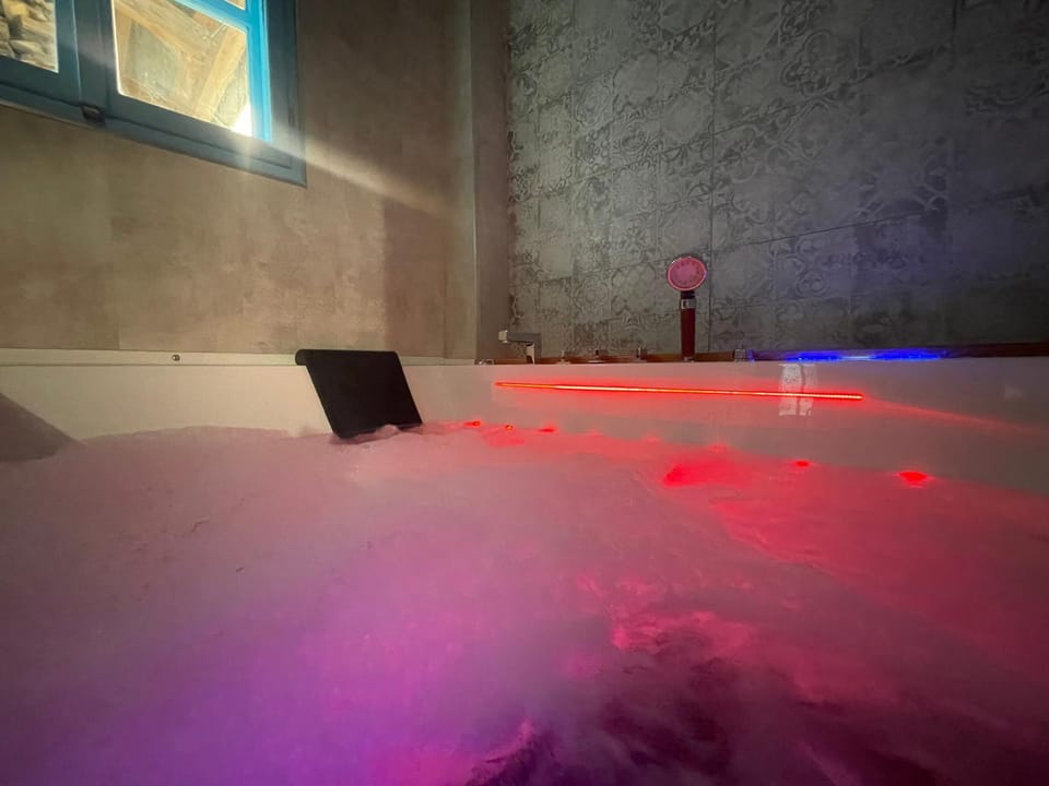 Hot Tub, Bath