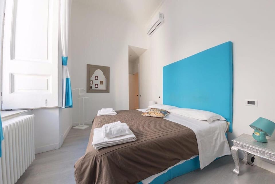 Bed, Photo of the whole room, Bedroom, internet, air conditioner
