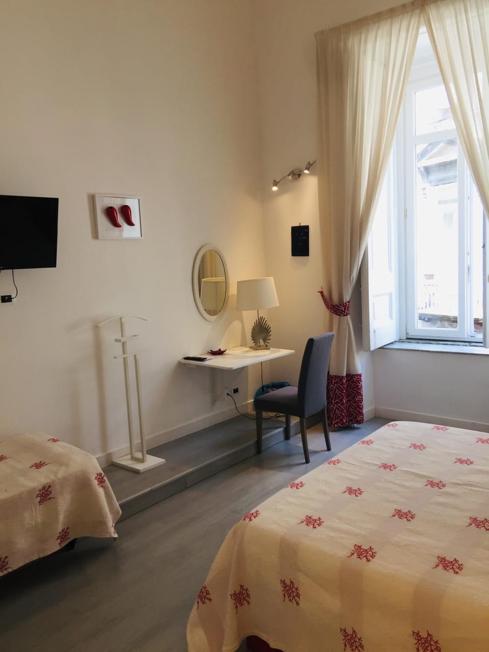Bedroom, City view