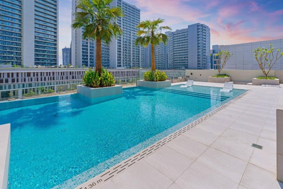Elegant Designer Studio8 Min Walk to Burj Khalifa Apartment in Dubai