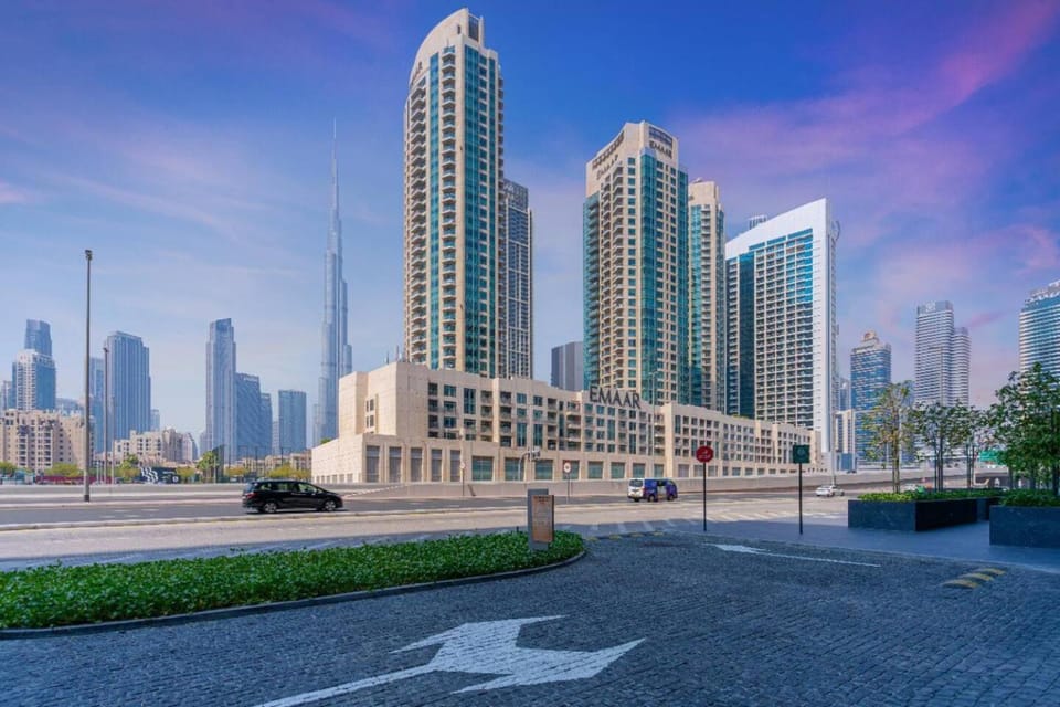Elegant Designer Studio8 Min Walk to Burj Khalifa Apartment in Dubai