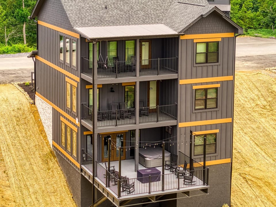 Carpenters Splashin Paradise -Smith Creek Reserve - Indoor Pool, Waterpark, Theater Room, Hot Tub!!! Chalet in Sevierville