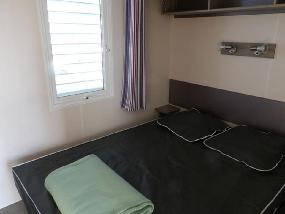 Mobil-home cosy pour 2 avec terrasse à Saint-Sornin - API-1-52-546 Campground/ 
RV Resort in Nouvelle-Aquitaine