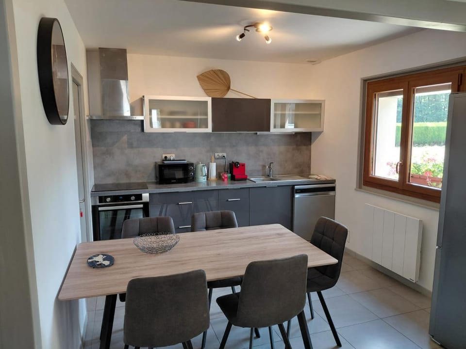 Coffee/tea facilities, oven, stove, toaster