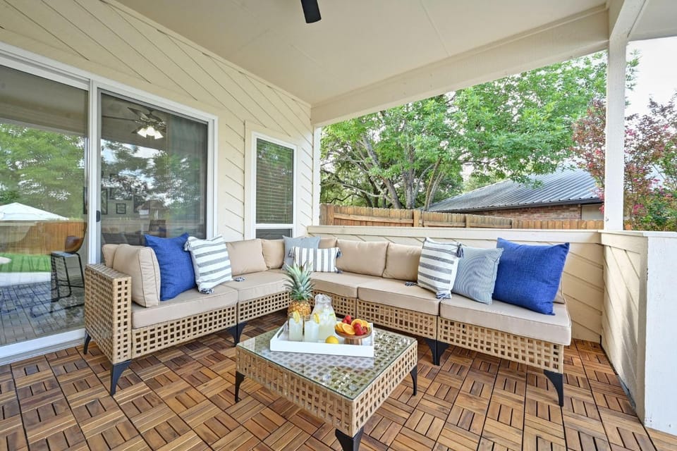 Patio, Balcony/Terrace, Seating area