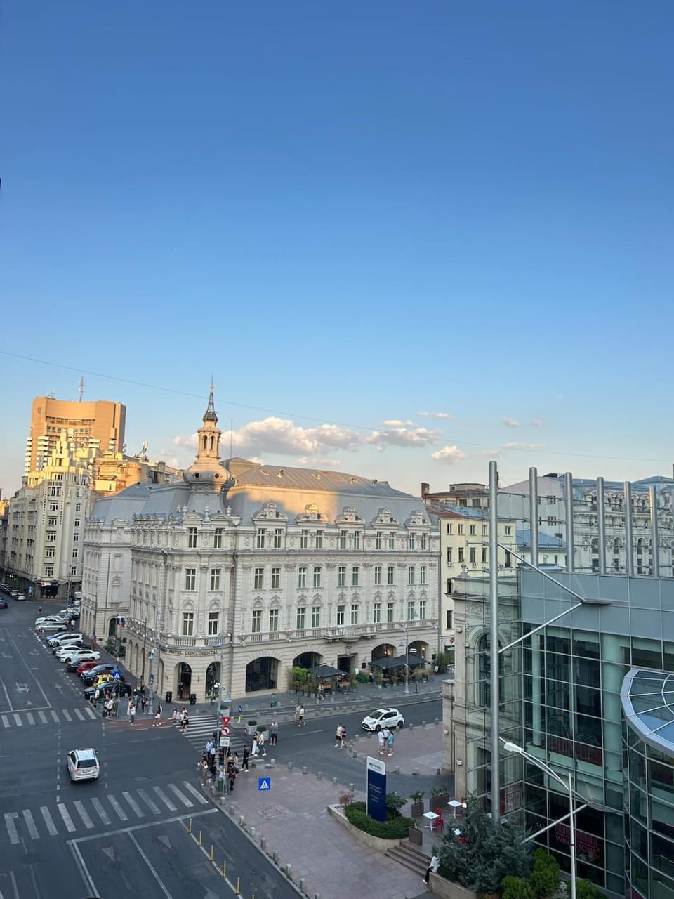 Property building, Day, Neighbourhood, City view, Location