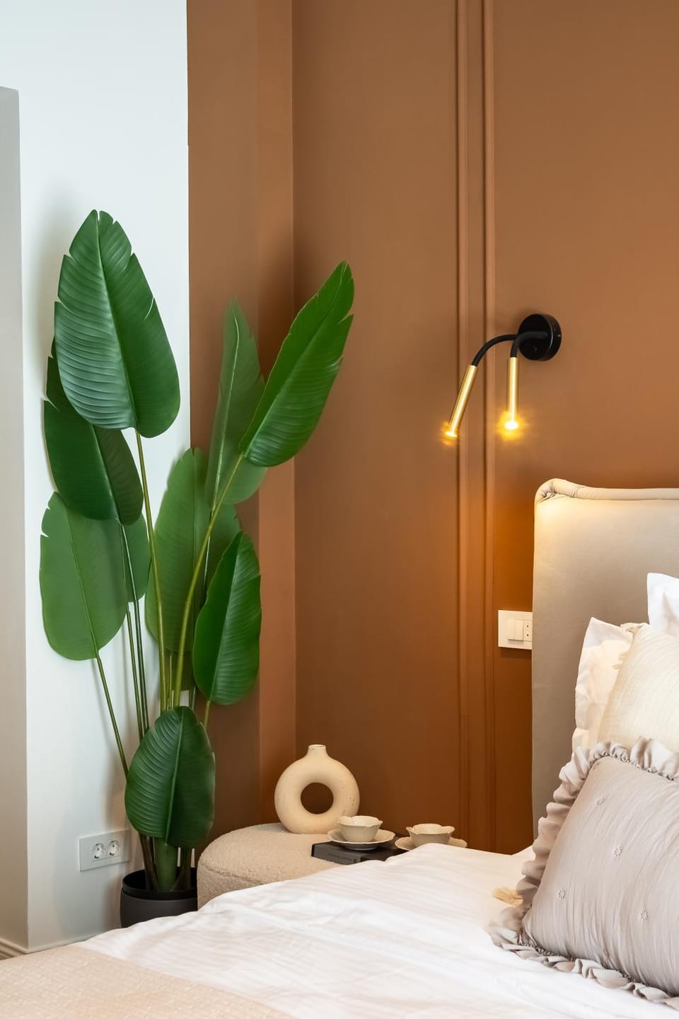 Bed, Photo of the whole room, Decorative detail, Bedroom