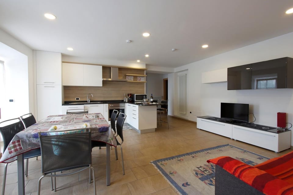 Kitchen or kitchenette, Living room, Dining area