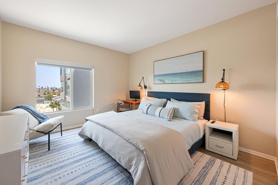 NEW LUX Modern Retreat Views Parking Workspaces Apartment in San Diego