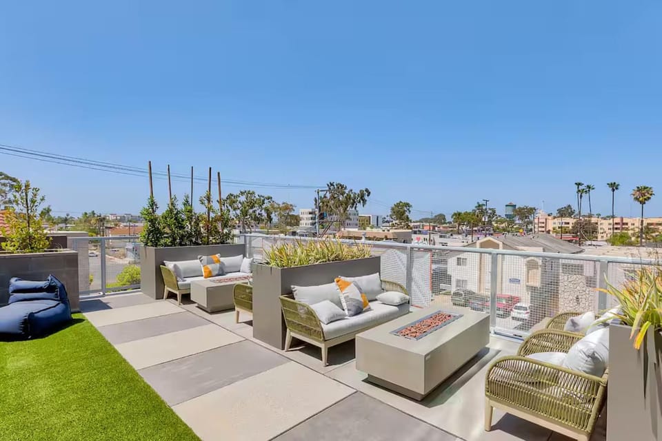 NEW LUX Modern Retreat Views Parking Workspaces Apartment in San Diego