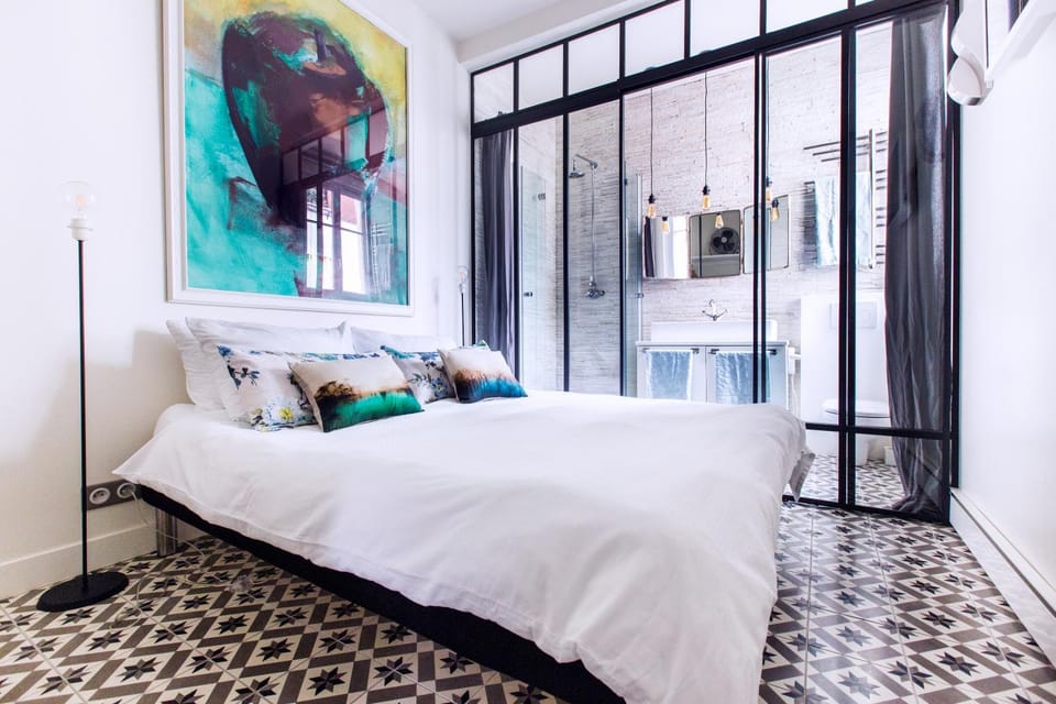 Bed, Photo of the whole room, Bedroom, Inner courtyard view