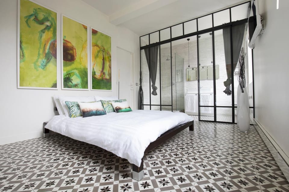 Bed, Bathroom, Photo of the whole room, Bedroom, Garden view
