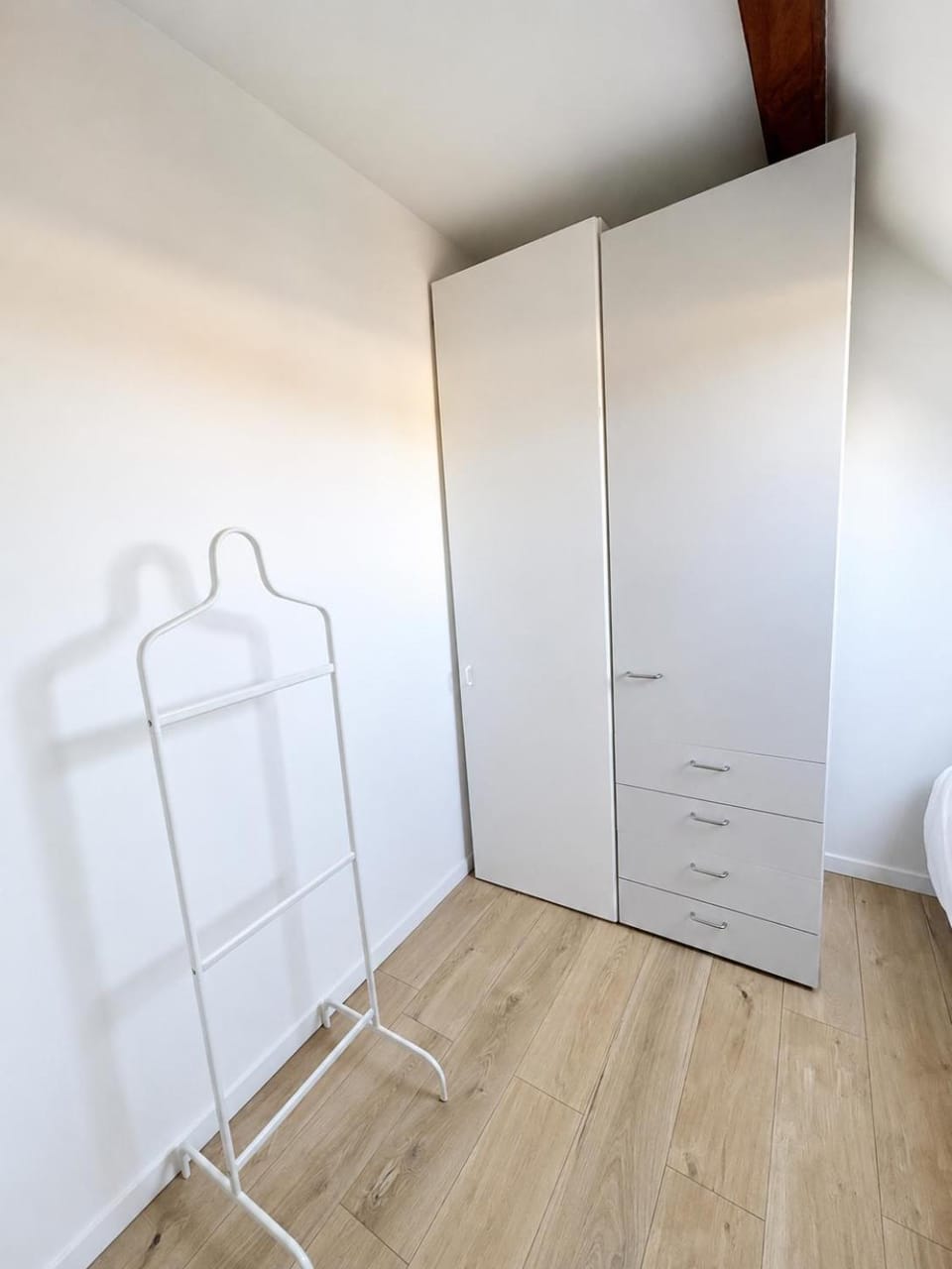 Photo of the whole room, Bedroom, storage
