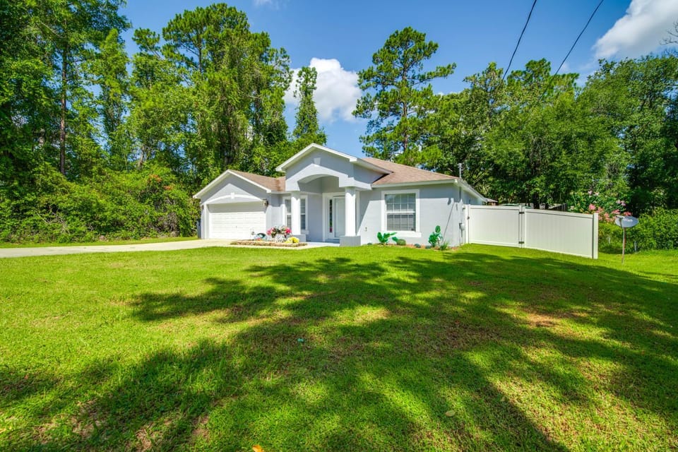 8 Mi to Silver Springs: Tranquil Home w/ Gazebo House in Florida