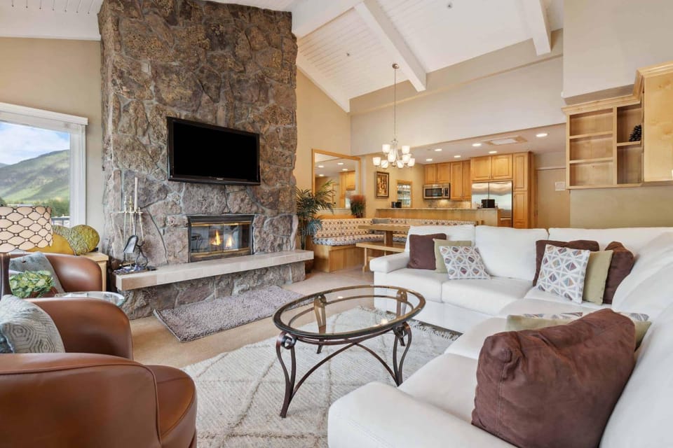 Lodge Tower 778 Two Bedroom Residence Apartment in Vail