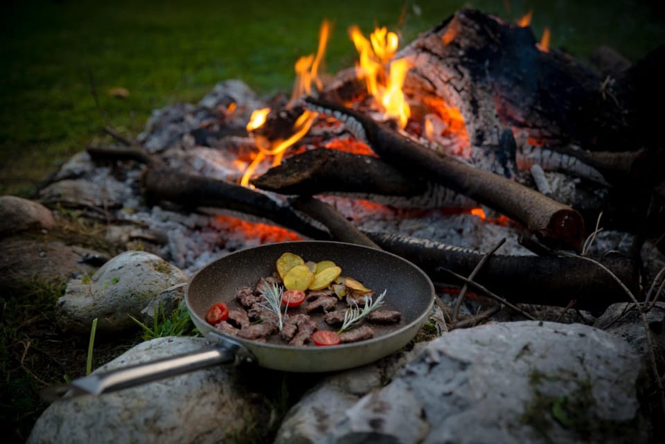 BBQ facilities, Evening entertainment, Food