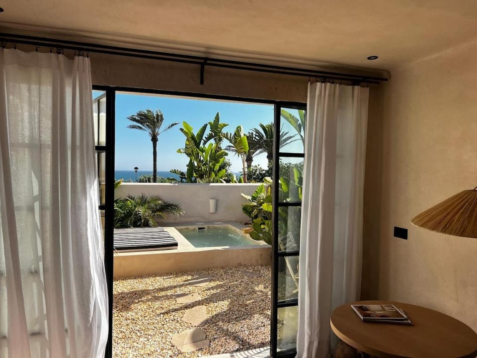 Luxury Beach Front Boutique Hideaway with Pool - Casita Mas Tranquila Chalet in La Janda