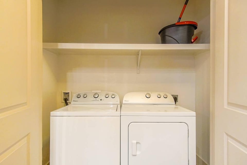 Boulevard Stays Comfy 1BR Haven Pool Free Parking & Cozy Details Apartment in Jefferson County