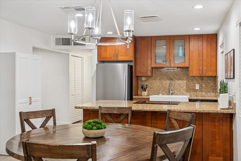 Kitchen or kitchenette, Dining area, dishwasher, oven, stove