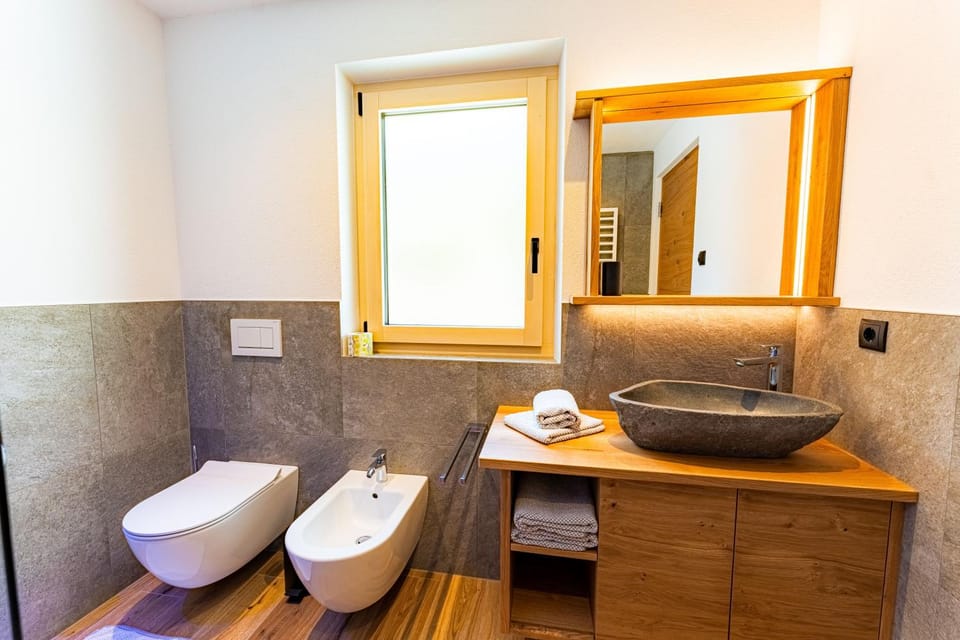 Toilet, Bathroom, towels, towels