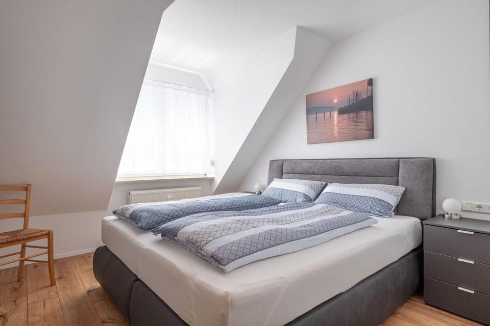 Bed, Photo of the whole room, Bedroom, heating