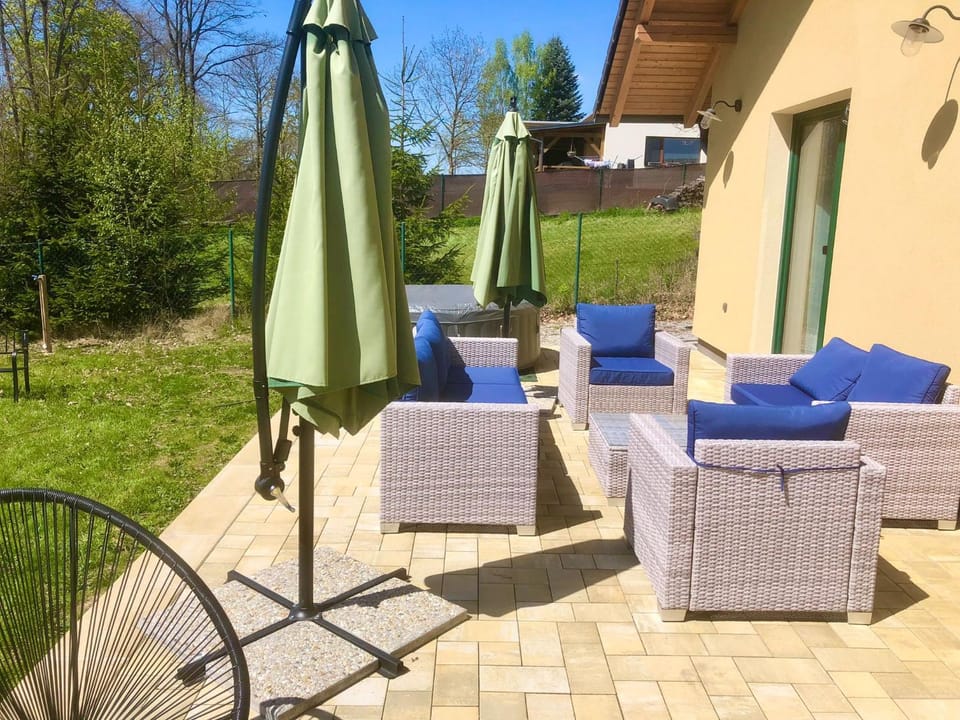 Garden, Seating area, Garden view