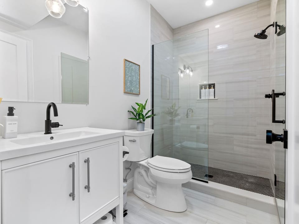 5BR 3BATH 6BEDS Boston Home Apartment in South Boston
