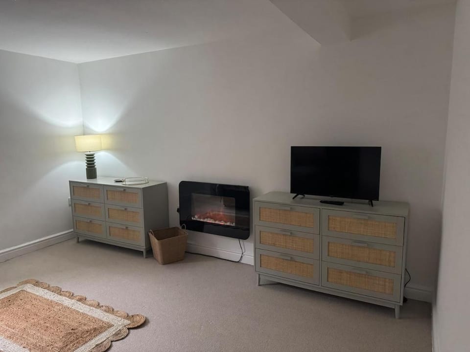 TV and multimedia, Bedroom, wardrobe