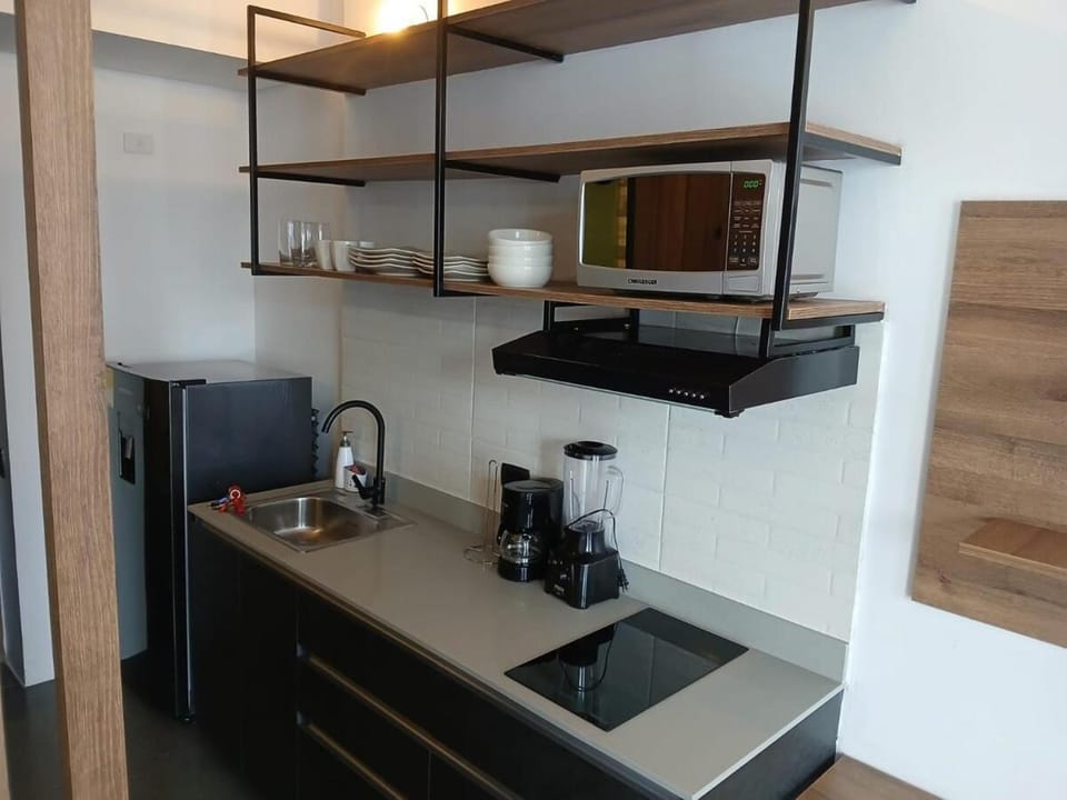 Coffee/tea facilities, stove, toaster