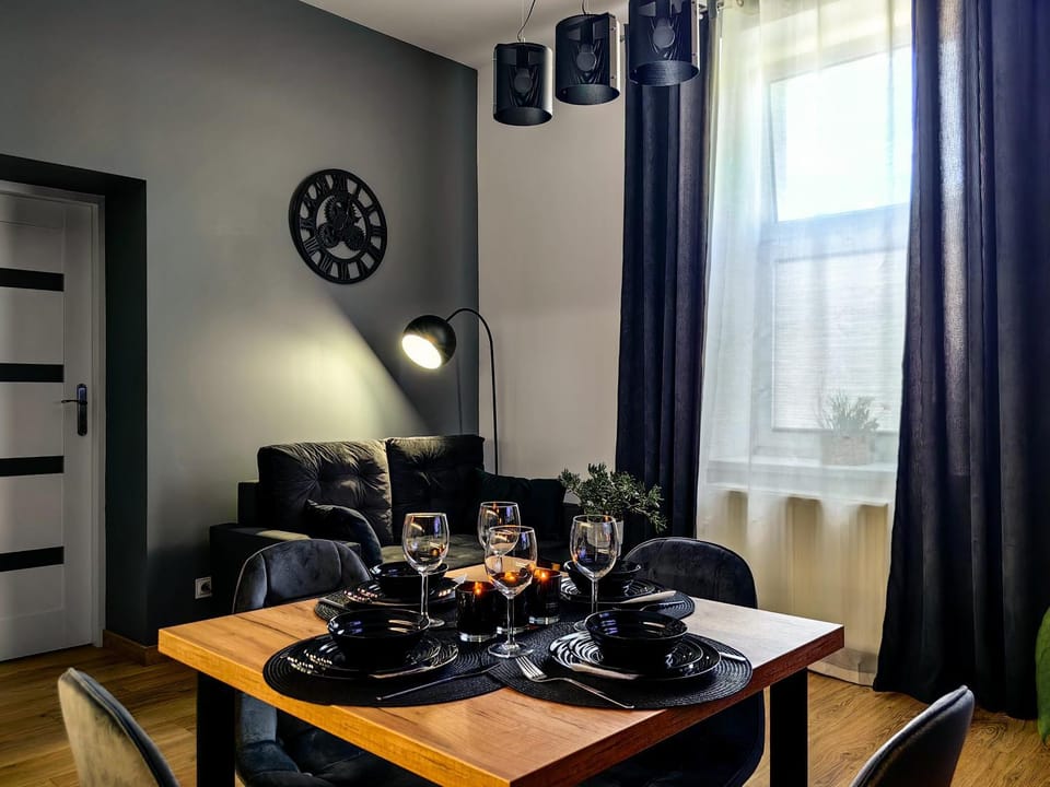 Living room, Food and drinks, Dining area, Food