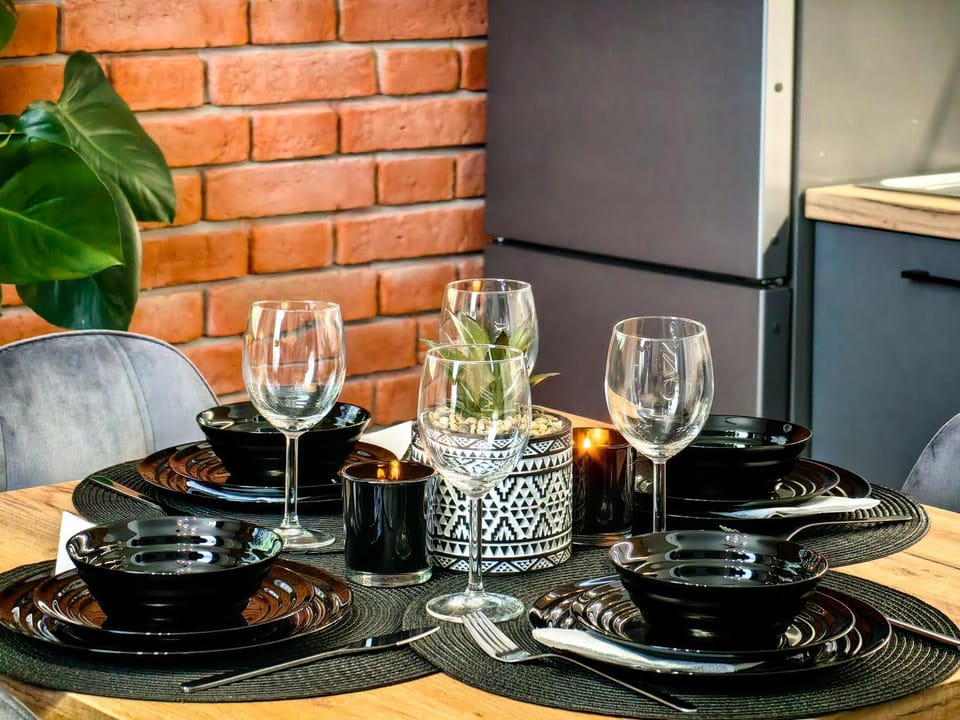 Dining area, Food, Drinks