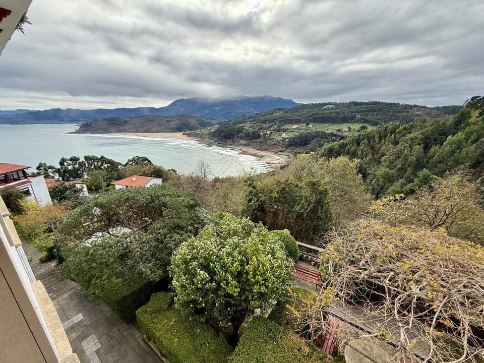 Lotila Flats Lastres Bed and Breakfast in Lastres