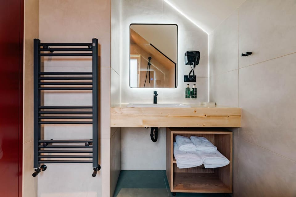 Bathroom, towels