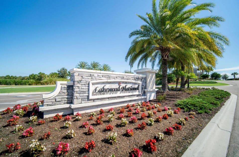 Golfside Escape Golf Course Front Condo House in Florida