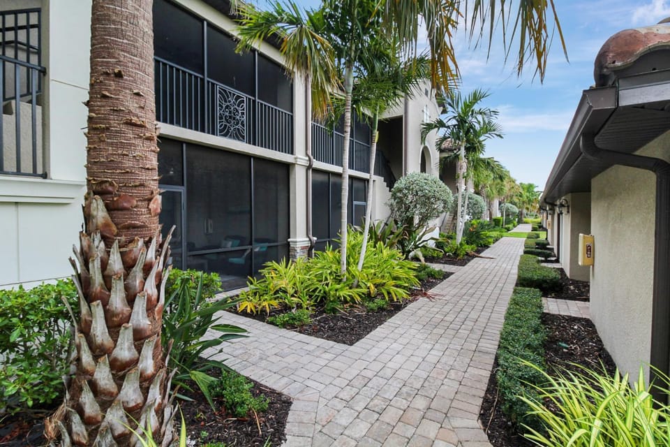 Golfside Escape Golf Course Front Condo House in Florida