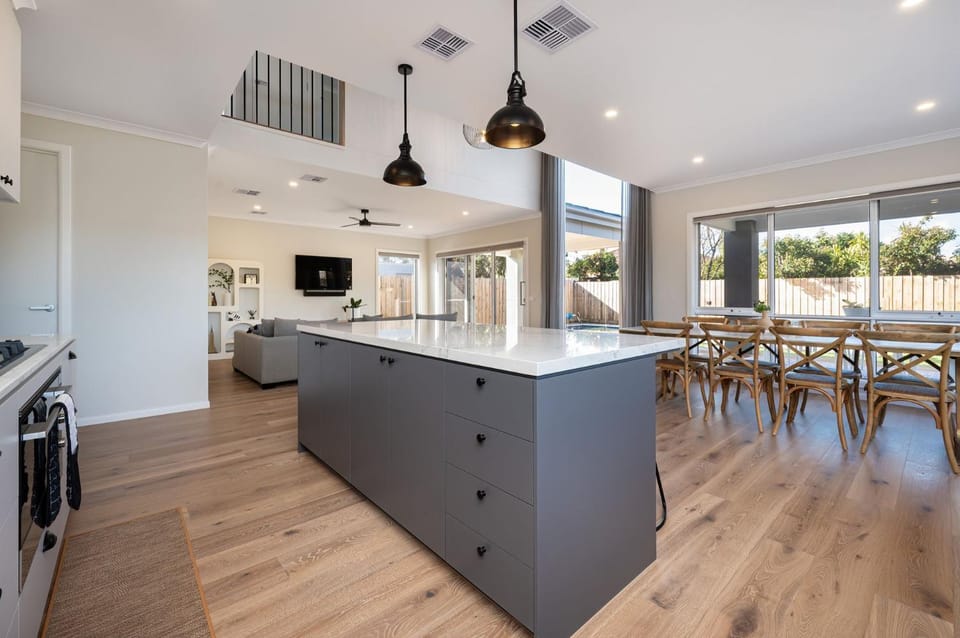 Solara House with Heated Pool and Cinema Room House in Dromana
