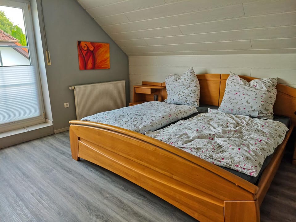 Photo of the whole room, Bedroom