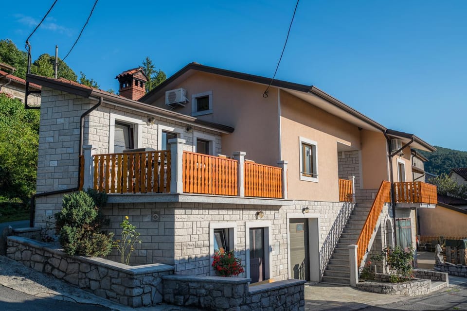Property building, Patio, Patio, Facade/entrance, Off site, Balcony/Terrace, Balcony/Terrace, Parking