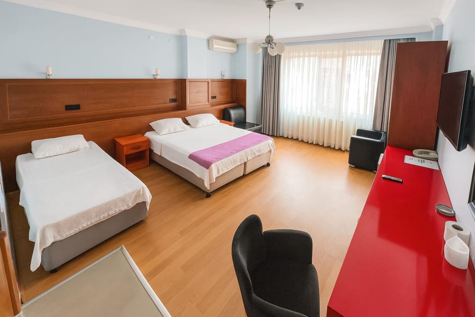 Bed, TV and multimedia, Photo of the whole room, Seating area