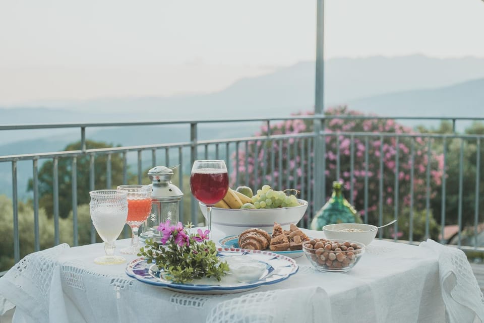 Balcony/Terrace, Food and drinks, Food, Lunch, Dinner