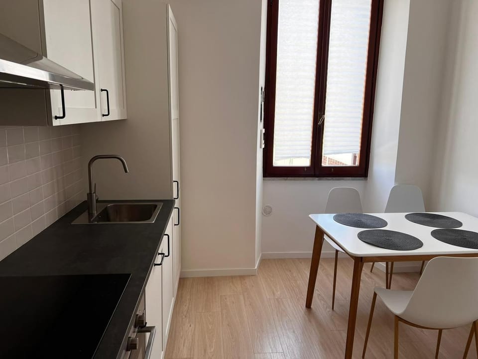 Kitchen or kitchenette, Dining area, stove