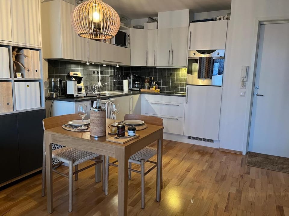 Coffee/tea facilities, Kitchen or kitchenette, Dining area, dishwasher, oven, toaster