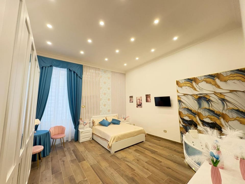 Bed, TV and multimedia, Photo of the whole room, Bedroom, room service