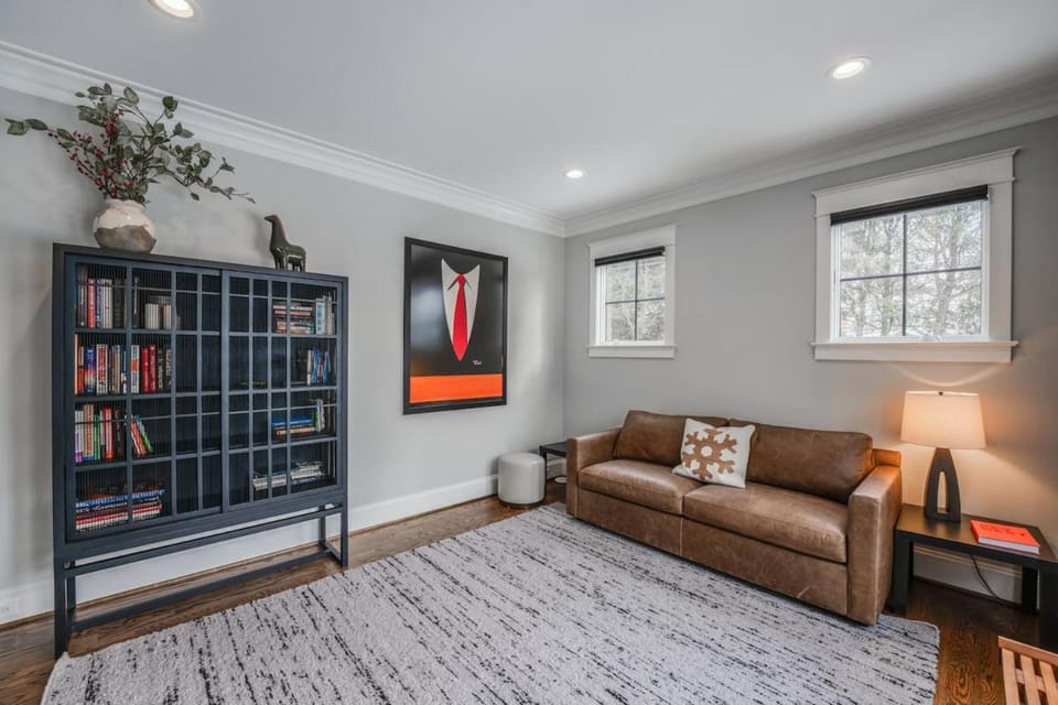 Glebe Getaway House House in McLean