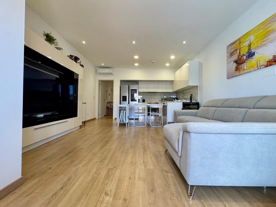 TV and multimedia, Kitchen or kitchenette, Living room, Seating area